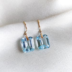 Pendientes de topacio azul cielo natural, pendientes de topacio azul cielo en oro amarillo macizo de 14 quilates, piedra de nacimiento de diciembre, regalo de Navidad, joyería de topacio azul cielo