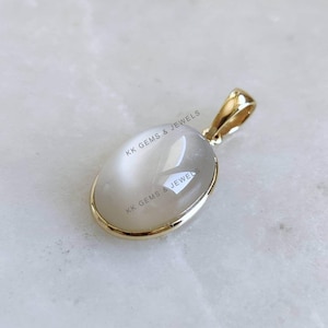 14K Solid Gold Natürlicher weißer Mondstein Anhänger, Oval Lünette, Juni Birthstone