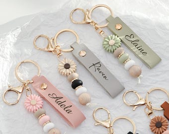 Personalized Birth Flower Keychain/ Name Keyring With Birth Flower/ Leather Key Fob/ Unique Sister Gift/ Bridesmaid Gift/ Best Friend Gift