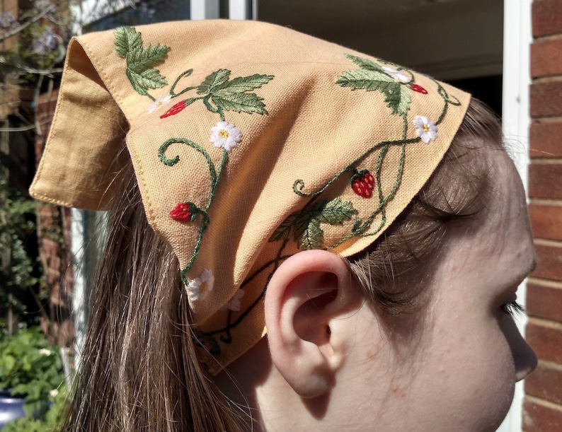 Strawberries Headscarf Kit image 1