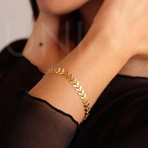 Gold Chevron Bracelet | Stainless steel , non tarnish jewelry |  everyday bracelet | Gift