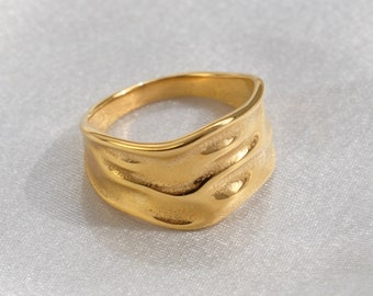 Chunky Gold Ring, Gold Hammered Ring, Thick Gold Ring, chunky gold ring , Alissa Ring