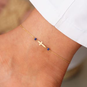 Tobillera con cruz de oro: lapislázuli, piedra de nacimiento de septiembre