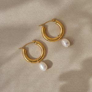 Natürliche Süßwasserperle Ohrringe, Minimalistische Ohrringe, hypoallergen, handgemachtes Geschenk für sie