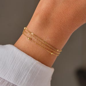 Zartes Goldarmband im Layer-Look – Verstellbares, wasserfestes Damenarmband – Minimalistischer Schmuck, Geschenk für sie
