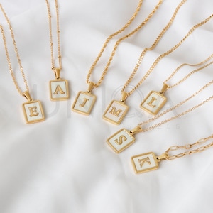 Collier initiale doré femme, pendentif nacre lettre A–Z, chaîne personnalisée, acier inoxydable, fait main en Italie