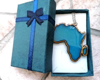 Colgante de África de resina y madera, colgante hecho a mano, collar de África,regalo de aniversario, colgante étnico de continente africano