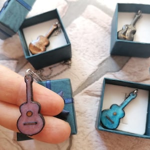 Classical guitar pendant made of wood and resin, Spanish guitar pendant, handmade music pendant, musical pendant for party