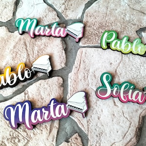 personalized wooden names WITH MAGNET with piano, names printed in color, gift for piano student, piano decoration for home
