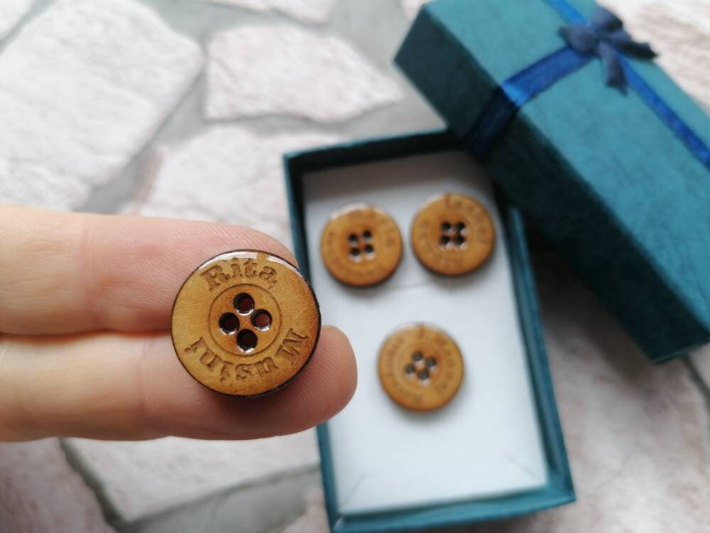 8 Custom buttons with your name engraved, unique buttons, clothing buttons, personal shirt