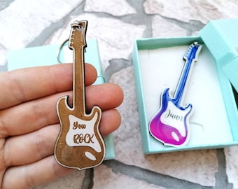 Personalized electric guitar wooden keychain, original gift guitar keychain with name engraved on wood with resin