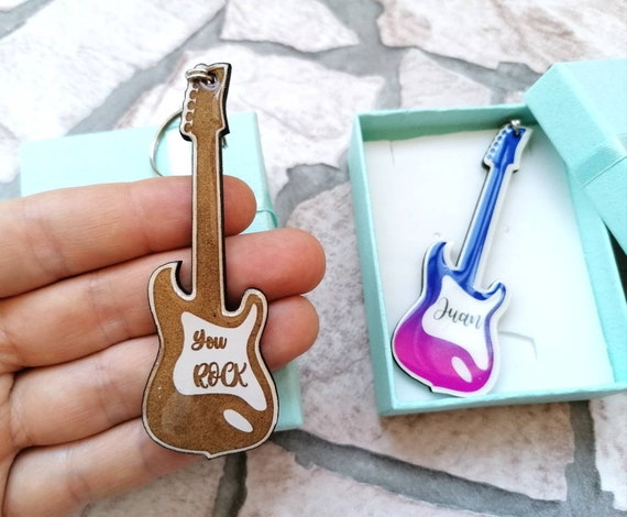 Portachiavi in legno chitarra elettrica personalizzato, portachiavi chitarra  regalo originale con nome inciso su legno con resina -  Italia