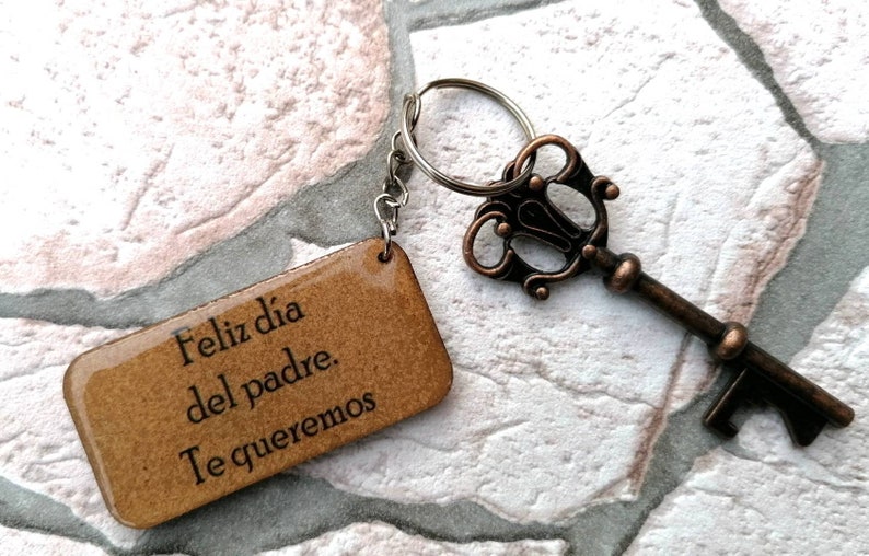 Father/'s Day Gift Handmade Keychain with Names Printed on Wood and Custom Resin with Dedicatory Phrase