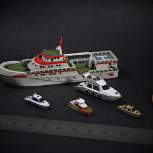 Miniatur Schiff Modelle handbemalt Yacht Cruiser SAR Seenotrettungskreuzer verschiedene Größen Bild 6