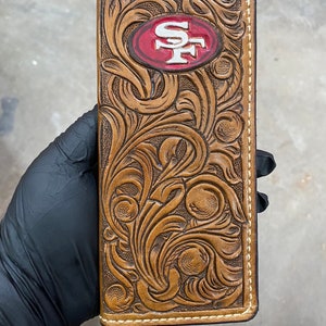 49ers Roper Cartera larga de cuero labrada a mano