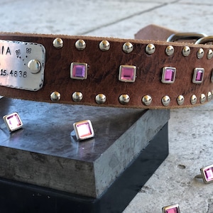 Aangepaste naam id halsband, 1,5 hond lederen kraag met gepersonaliseerde hand gestempeld aangepaste naamplaatje, vierkante roze juweel, kristal halsband