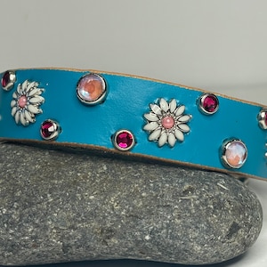 Floral Collar, Girl Dog Collar,  Daisy Dog Collar With crystals,  X-Small Dog collar, Crystals Leather Dog Collar,  3/4&quot; Wide Custom Collar.