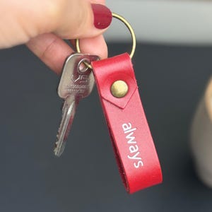 Personalised gift for her, Leather Keychain, personalised leather 3rd anniversary gift, engraving gift, Personalised unique gift for mum