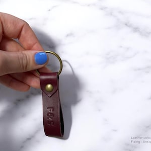 Llaveros de cuero personalizados, regalos personalizados para el Día del Padre, llaveros con inicial estampada, regalos personalizados para aniversarios de cuero.