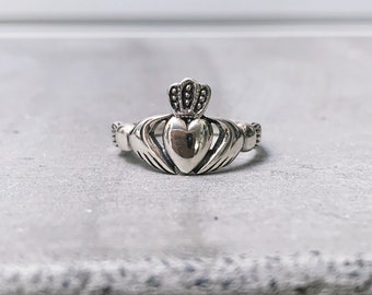 Sterling silver claddagh design ring