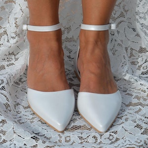 Wedding Flats/ White Crochet Lace Pointy shoes/ Wedding shoes for Bride flat/ Wedding pumps Low Heel/ Flat Wedding pumps/Bridal shoes