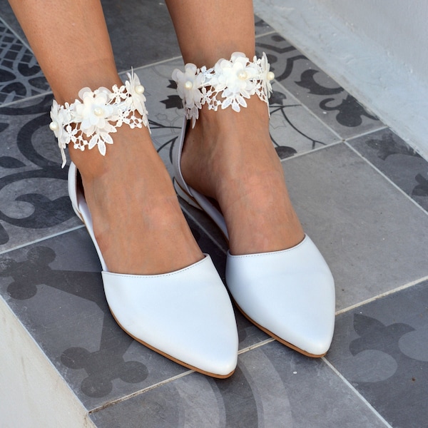 Bruiloft flats/wit gehaakte kant puntige schoenen/trouwschoenen voor bruid plat/bruiloft pompen lage hak/platte bruiloft pompen/bruidsschoenen