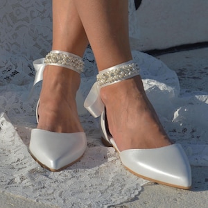 Damesbruidsschoenen • Witte leren trouwschoenen • Ballerina&#39;s voor bruiloften • Satijnen linten Enkelbandje • Enkelbandje Parels Bruidsschoenen