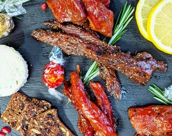 Confezione regalo natalizia con salmone affumicato – 4 tipi di salmone selvatico canadese affumicato con cracker, cioccolatini e formaggio Boursin – Natale gourmet