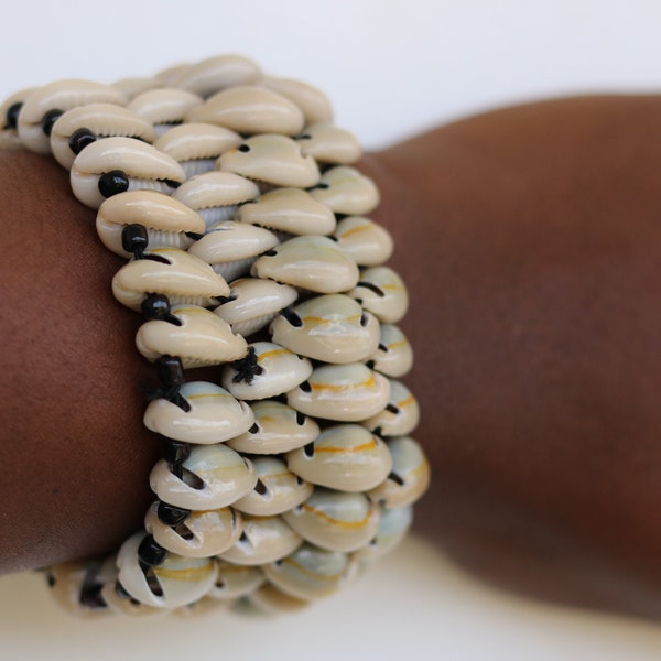 Bracelets en coquillages cauris, bracelet africain, bracelet coquillages, bracelet de poignet, bracelet tribal, bracelet bohème, cadeau pour elle, cadeau pour maman
