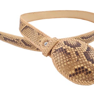 Handgemaakte cowboy-herenriem van echt Birmaans pythonleer. Brown Beige