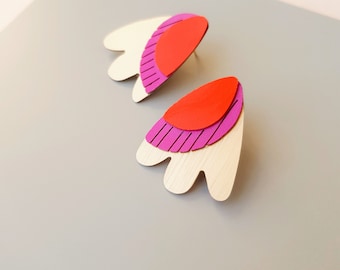 Marcello Flower Power fuchsia studs