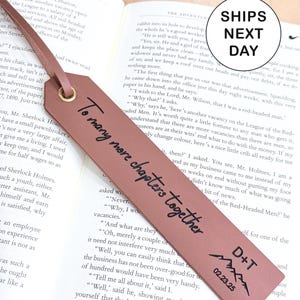 Marcador de página de couro personalizado, &quot;Para muitos mais capítulos juntos&quot;, 3º aniversário de couro, citação favorita - presente de Natal para amantes de livros