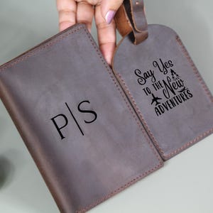 Gepersonaliseerde echt lederen paspoorthoes en bagagelabelset – op maat gegraveerd cadeau reisaccessoires, Valentijnsdagcadeau