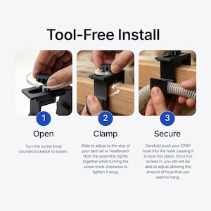 Op de afbeelding: Tool-Free Install instructies. Stapsgewijze handleiding met afbeeldingen die laten zien hoe u een CPAP-slanghouder opent, vastklemt en vastzet. De tekst legt het installatieproces op een bedrail of hoofdbord uit.