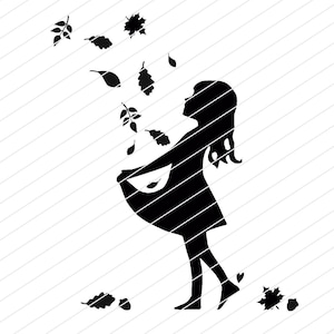 Op de afbeelding: Silhouet van een persoon in een jurk, staand met uitgestrekte armen, vallende bladeren vangend. De bladeren zijn van verschillende vormen en maten, waaronder esdoorn, eik en andere soorten.