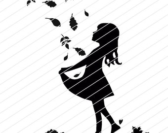 Könnte beinhalten: Silhouette einer Person in einem Kleid, die mit ausgestreckten Armen steht und fallende Blätter auffängt. Die Blätter sind in verschiedenen Formen und Größen, darunter Ahorn, Eiche und andere Arten.