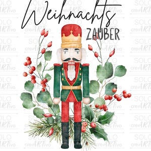 Könnte beinhalten: Aquarell-Illustration eines Weihnachts-Nussknackers in grüner und roter Uniform, umgeben von Grün und Beeren. Der Text "Weihnachts Zauber" steht über dem Nussknacker. Festliches Weihnachtsthema.