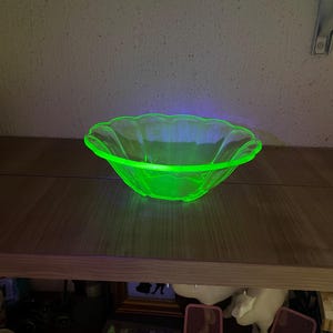 2x Green Uranium Depression Glass bowl