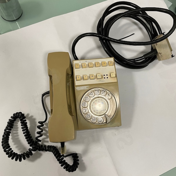 Téléphone rotatif vintage par Iskra / Téléphone vert moderne du milieu du siècle / Décoration de maison rétro / Fabriqué en Yougoslavie