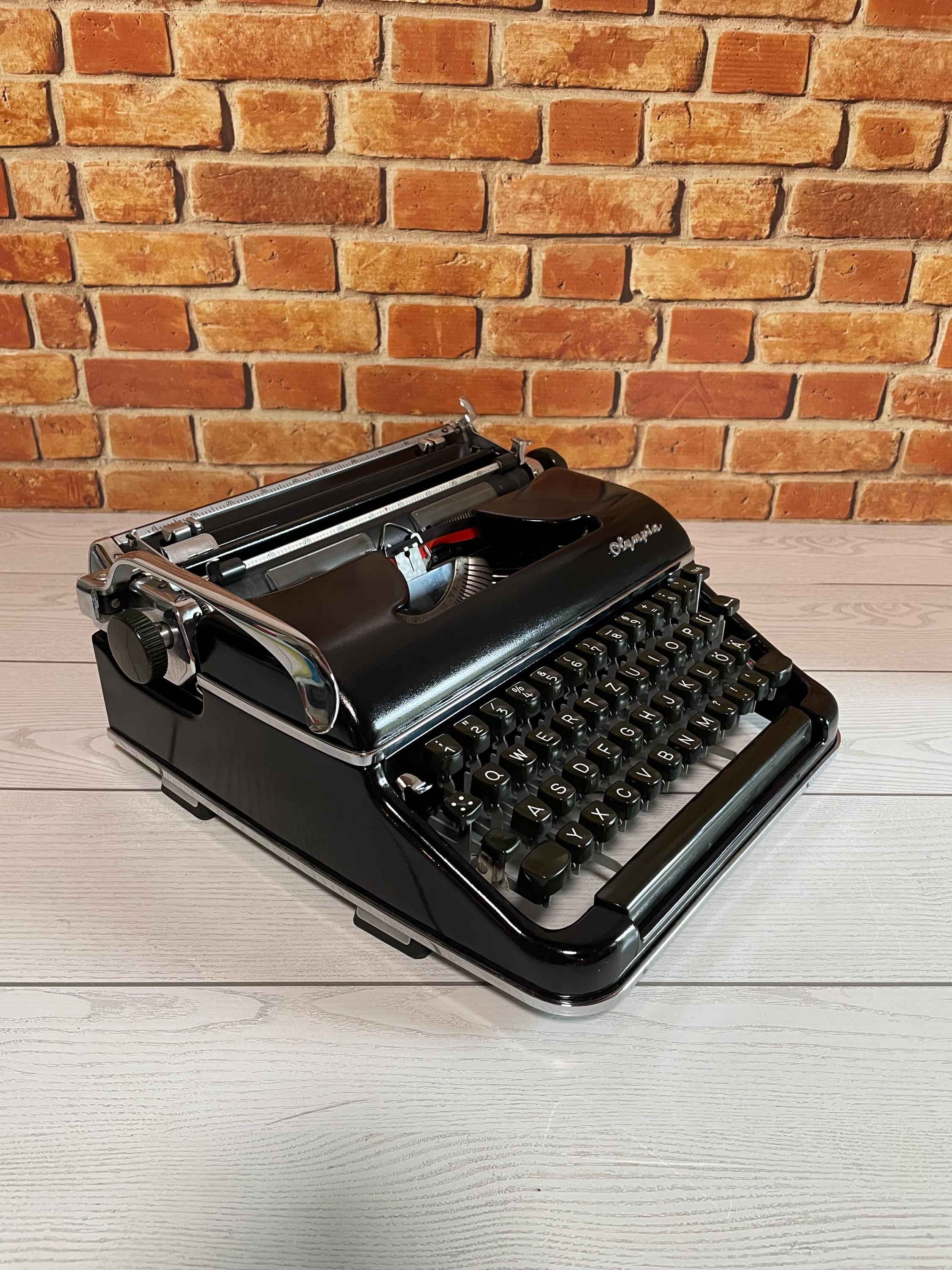 Olympia タイプライター 黒　ヴィンテージ1960年代 Olympia Vintage Antique Typewriter Black Signature S and