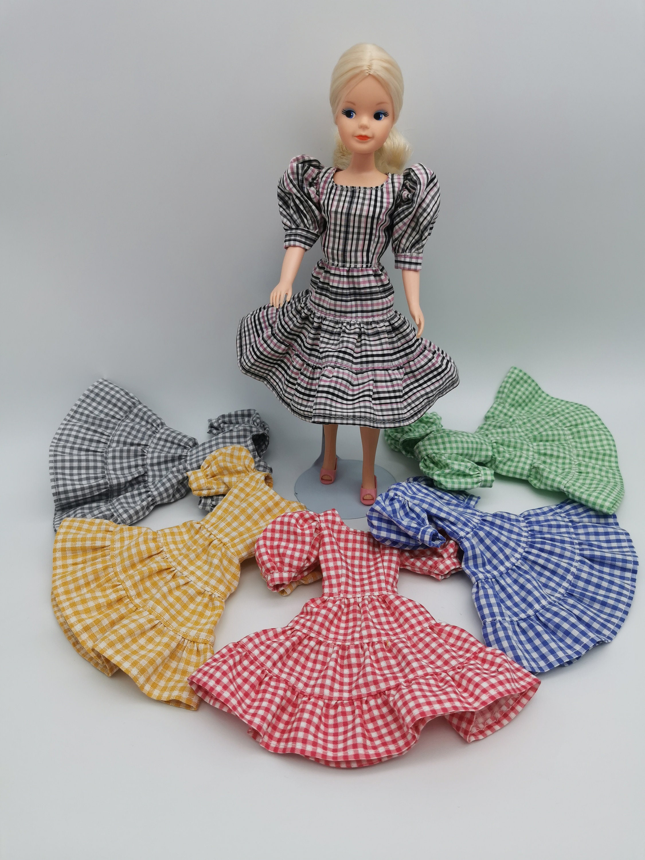 ビンテージモッズバービー お洋服と帽子・靴も一緒に 降り込む