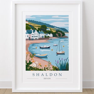 Puede incluir: Una ilustración colorida de un pueblo costero con un puerto lleno de barcos. El pueblo está enclavado en una ladera con árboles verdes y casas. El texto "SHALDON DEVON" está en la parte inferior de la imagen.