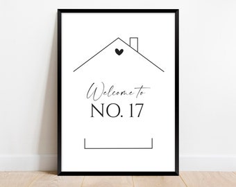 Peut inclure: Art mural noir et blanc imprimable avec un contour de maison, un cœur et le texte "Bienvenue au NO. 17".