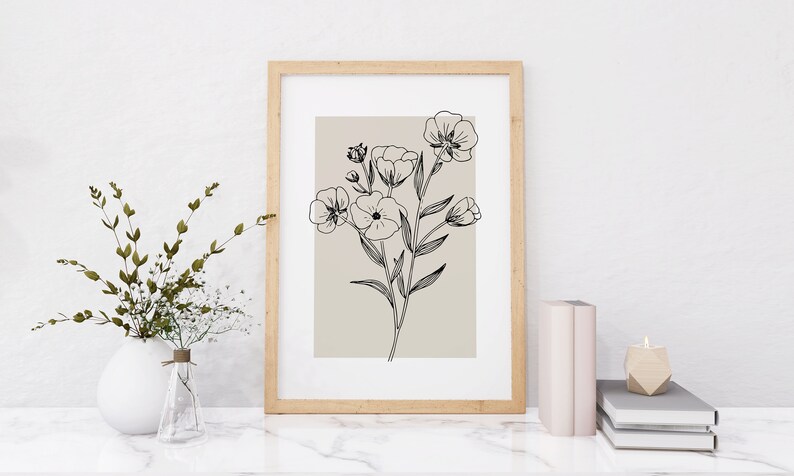 Pode incluir: Uma impress&atilde;o emoldurada com um desenho em preto e branco de um buqu&ecirc; de flores sobre um fundo marrom claro.
