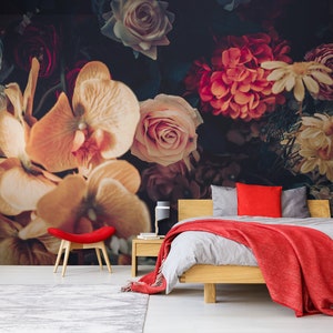 Dunkle Tapete mit tropischen Blumen, Schälen und aufkleben Wandbild, Wanddeko, Floral Wohndekor, temporäre Tapete, Wohndekor