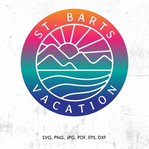 Può includere: Un logo circolare colorato con il testo "ST. BARTS VACATION" in un contorno bianco. Il logo presenta un tramonto sulle montagne e una linea d'oceano ondulata.