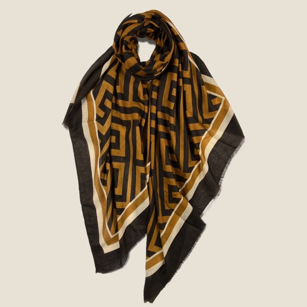 Lightweight scarf with
