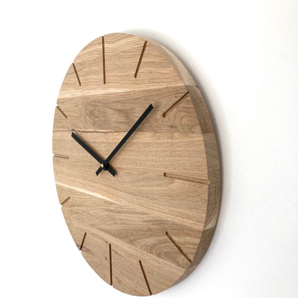 Horloge murale moderne en chêne, modèle "Fly", bois massif, bois massif