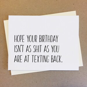 Carte d'anniversaire drôle pour carte d'anniversaire d'ami pour lui cadeau personnalisé. Envoyer des SMS à la carte d'anniversaire Sassy Bday Card.