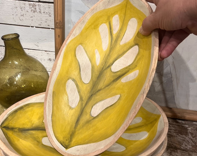 Hand painted mango wood leaf bowl